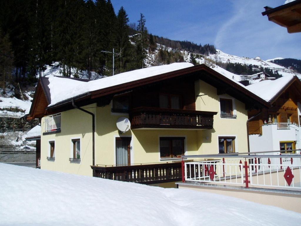 Apartbabsi Kappl  Luaran gambar