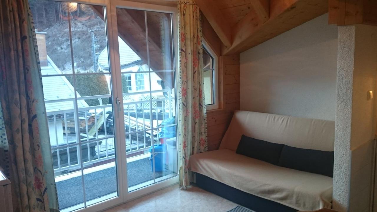 Apartbabsi Kappl  Bilik gambar
