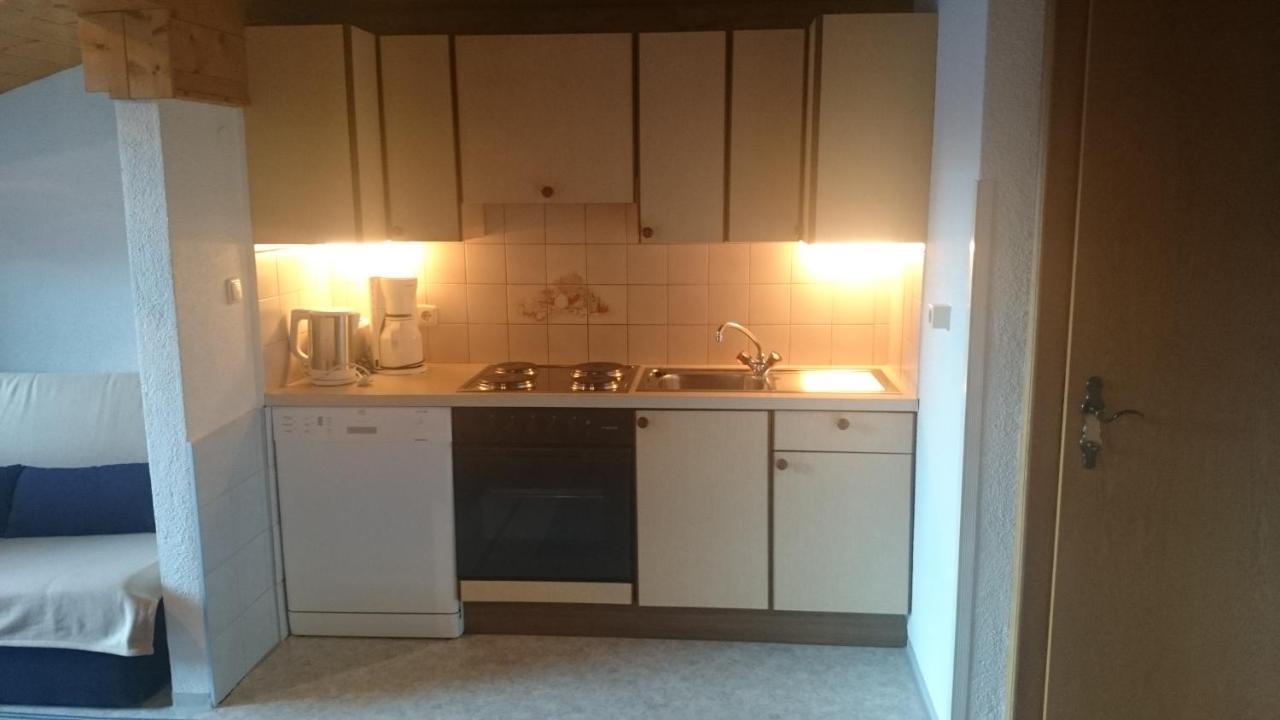 Apartbabsi Kappl  Bilik gambar
