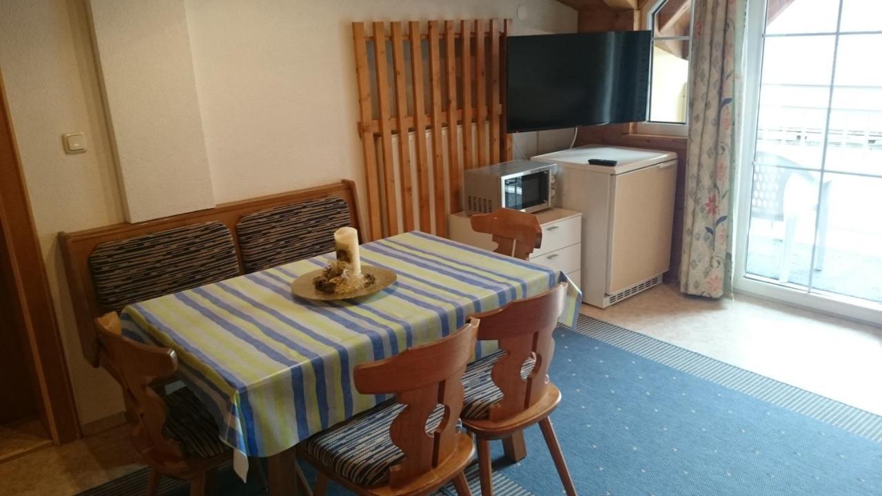Apartbabsi Kappl  Bilik gambar