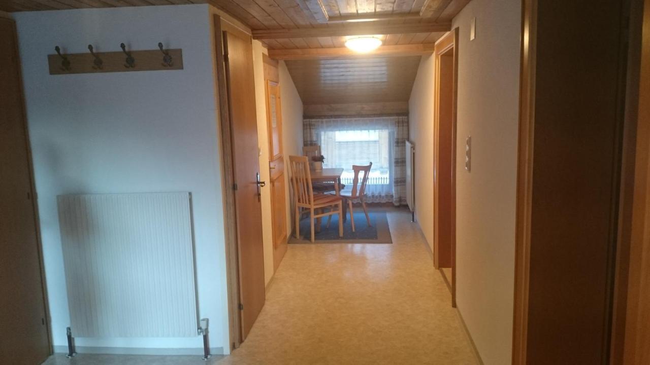 Apartbabsi Kappl  Bilik gambar